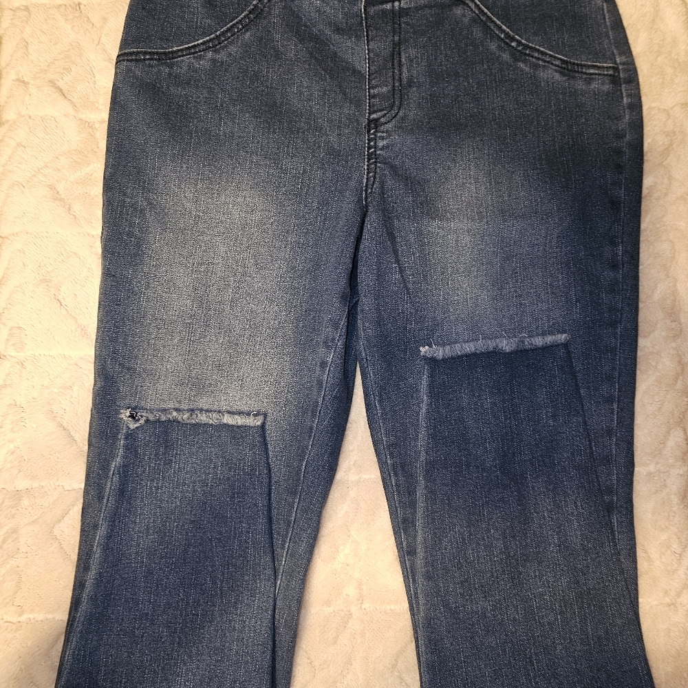 No Nonsense Pull on ladies medium skinny jeans. New w/o tags.